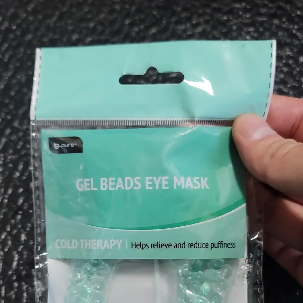 Soothing Gel Bead Eye Mask in Mint Teal